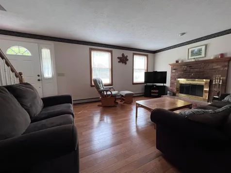 14 Cindy Drive Hooksett NH 03106