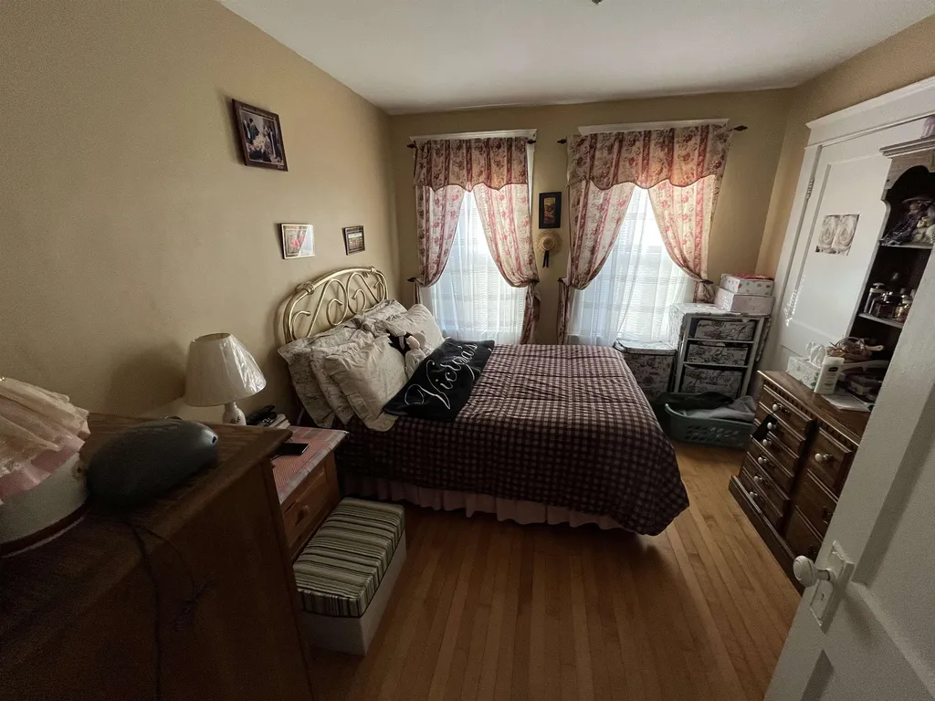 64 Sawyer Street Nashua NH 03060