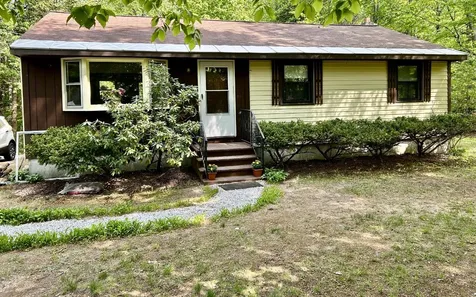 29 Nancy Lane Raymond NH 03077