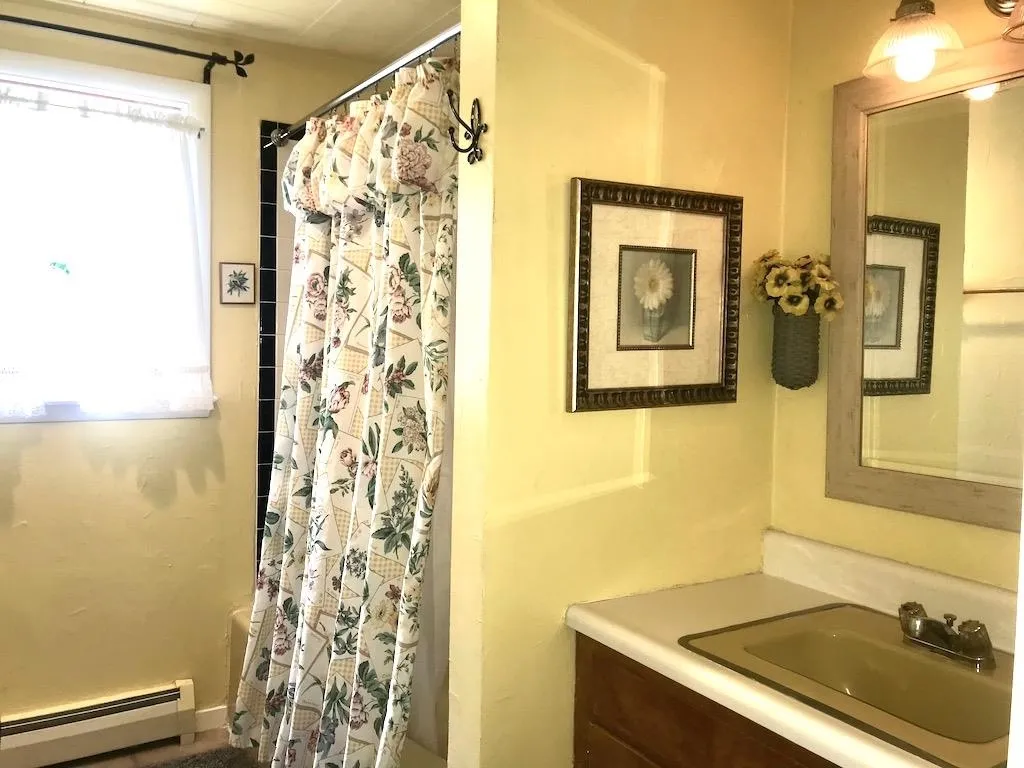 20 Laurel Street Peterborough NH 03458-1436