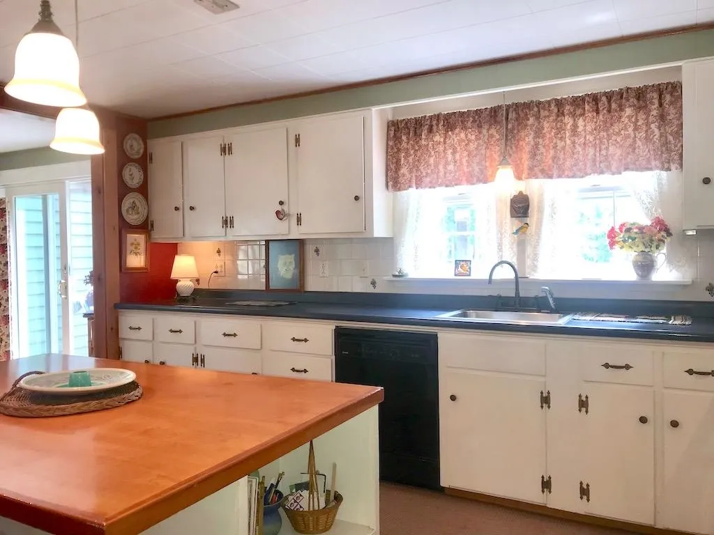 20 Laurel Street Peterborough NH 03458-1436