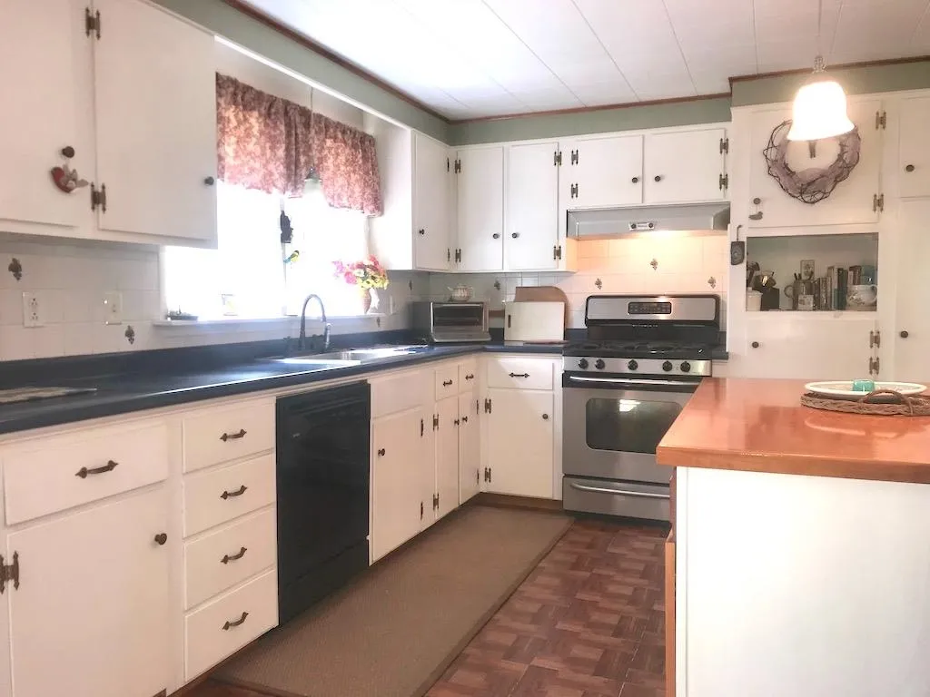 20 Laurel Street Peterborough NH 03458-1436