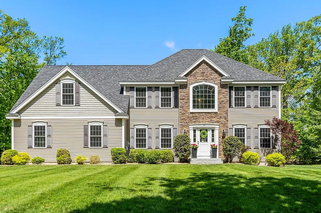 49 London Bridge Road Windham NH 03087
