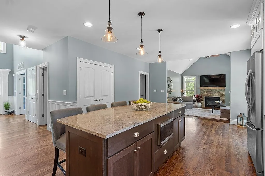 49 London Bridge Road Windham NH 03087