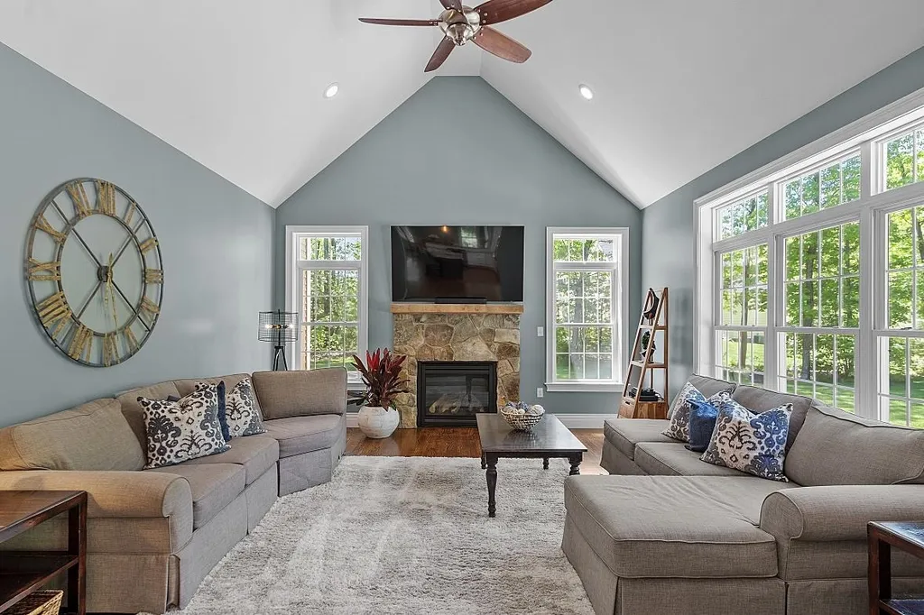49 London Bridge Road Windham NH 03087