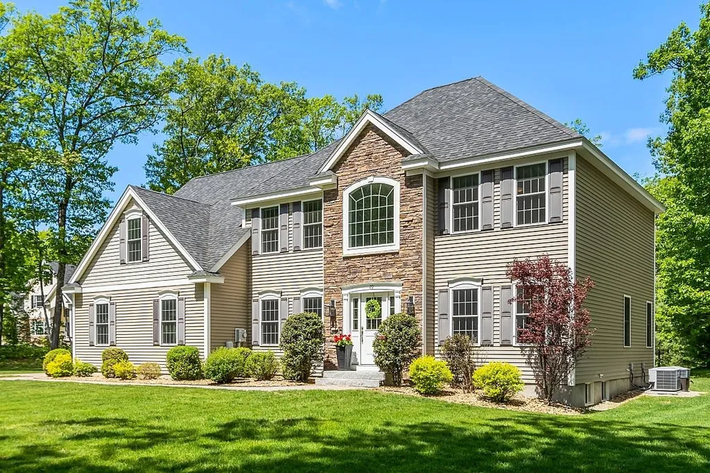 49 London Bridge Road Windham NH 03087