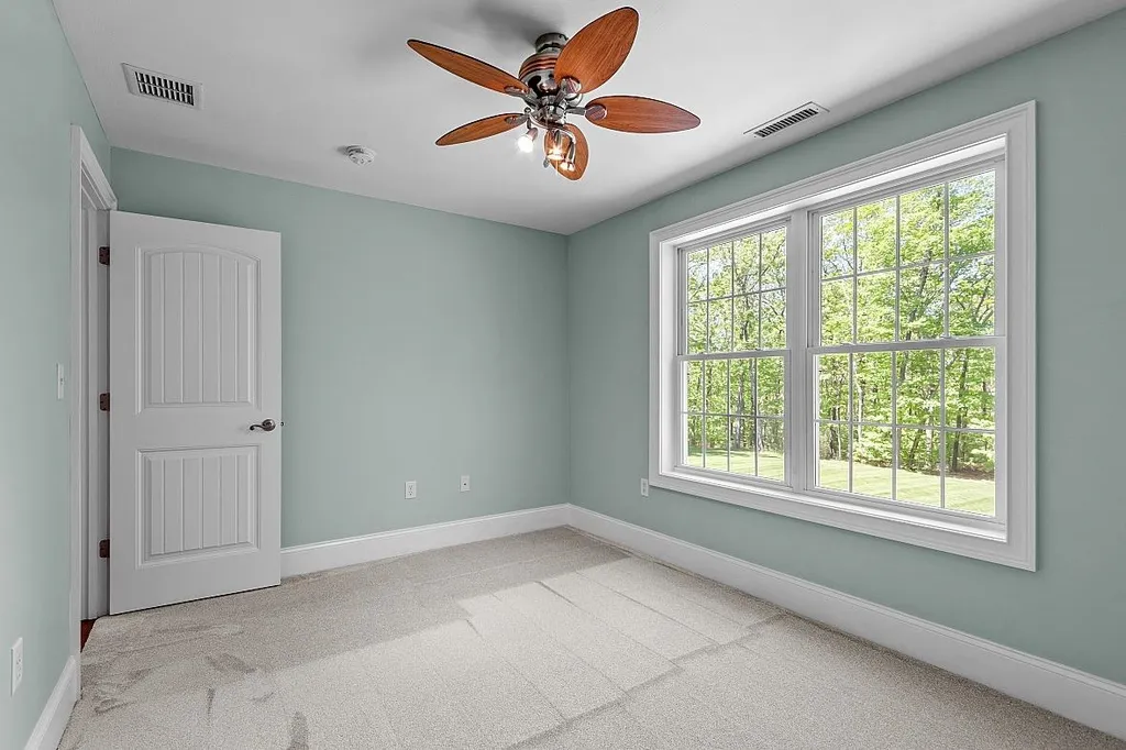 49 London Bridge Road Windham NH 03087
