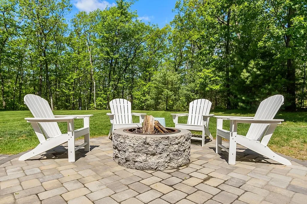 49 London Bridge Road Windham NH 03087