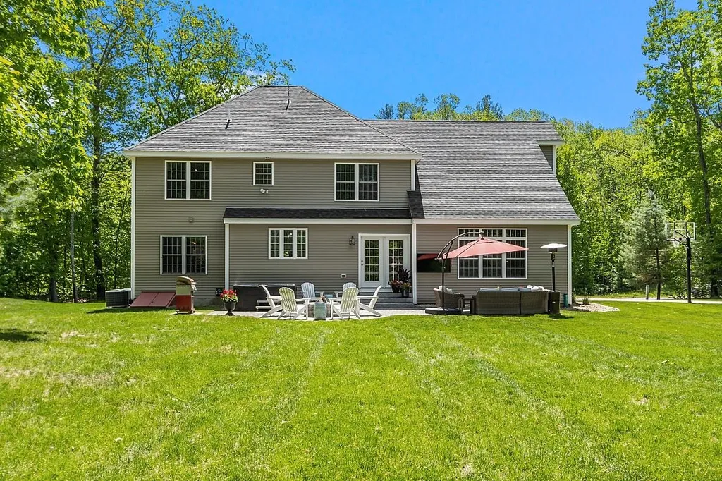 49 London Bridge Road Windham NH 03087