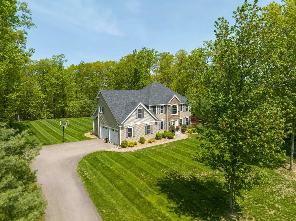 49 London Bridge Road Windham NH 03087