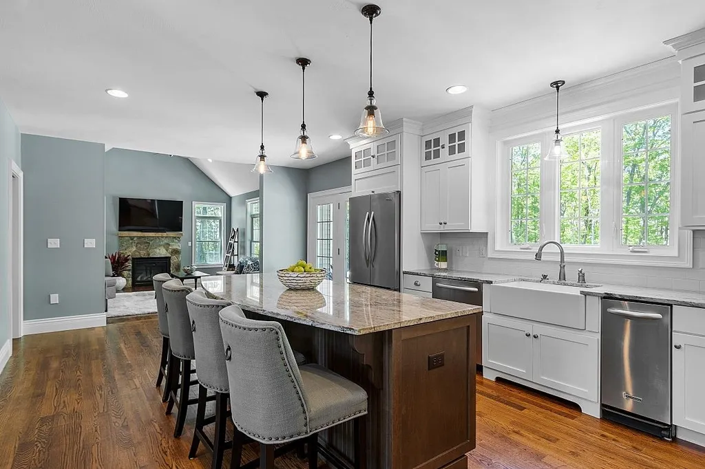 49 London Bridge Road Windham NH 03087