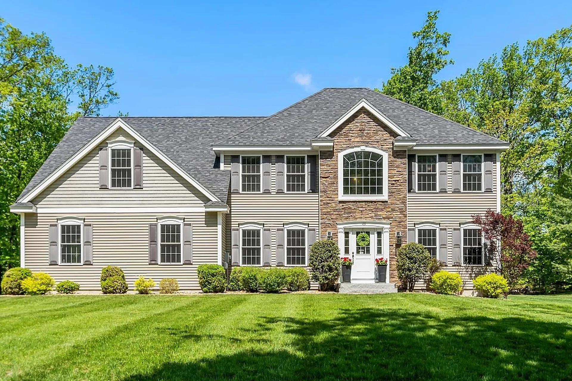 49 London Bridge Road Windham NH 03087