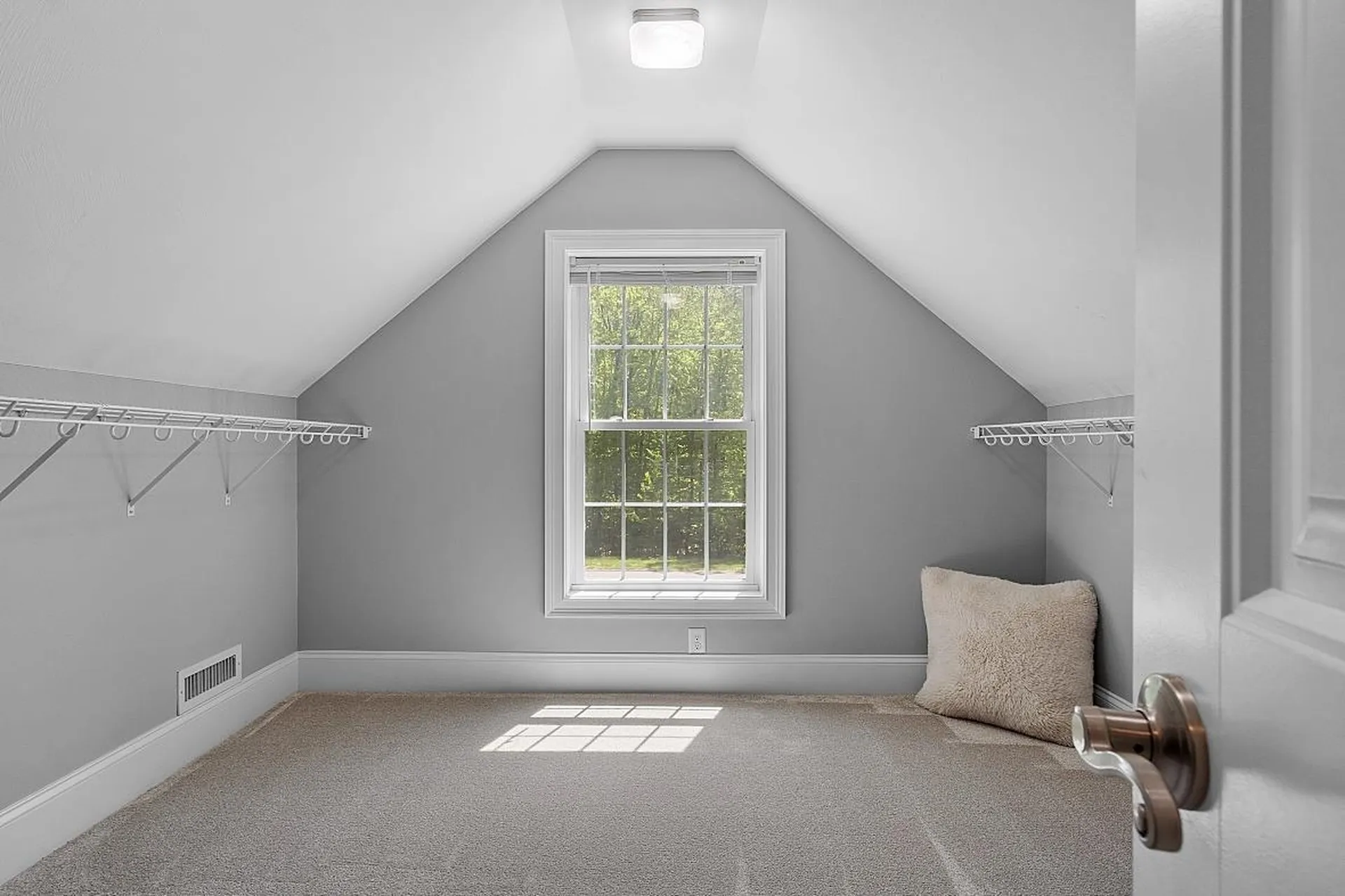 49 London Bridge Road Windham NH 03087