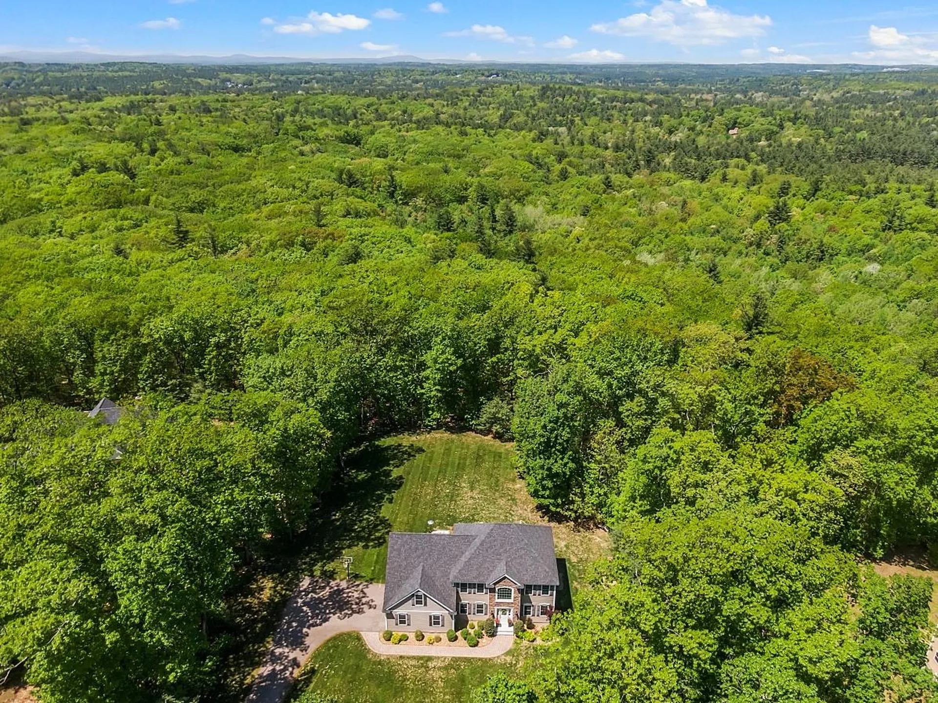 49 London Bridge Road Windham NH 03087