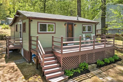 9 Woodlawn Road Raymond NH 03077