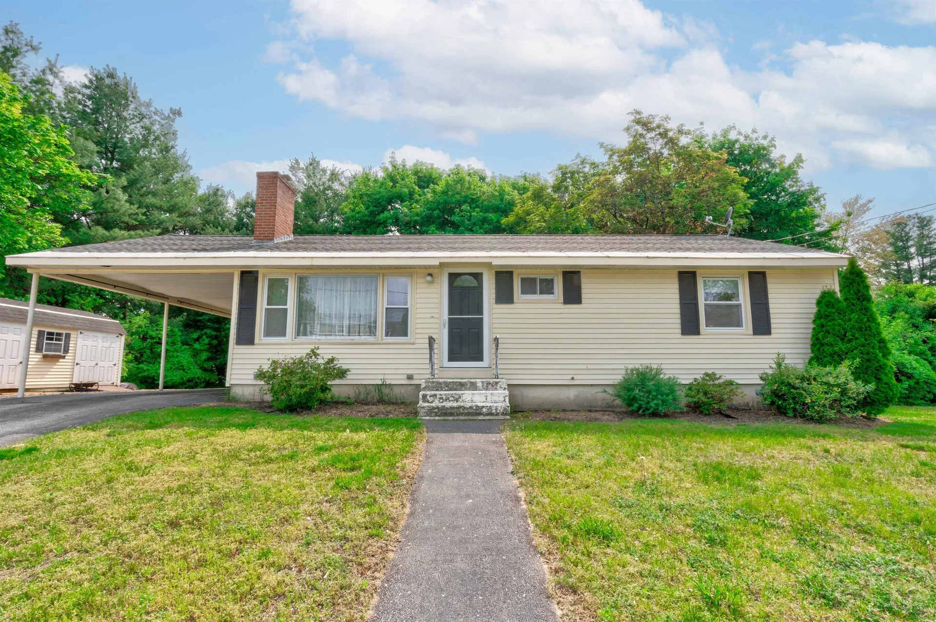 3 Lorraine Street Hudson NH 03051