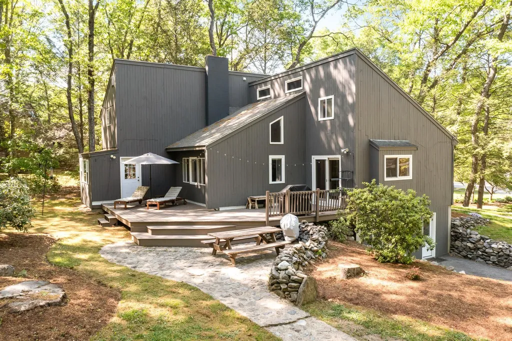 30 Shelburne Road Nashua NH 03063