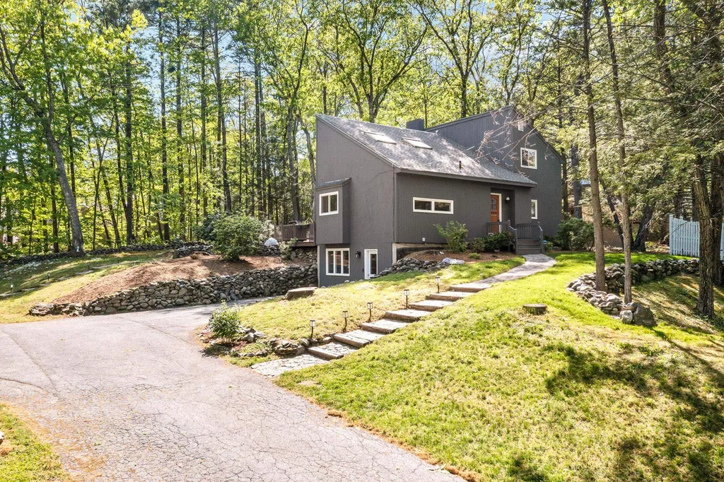 30 Shelburne Road Nashua NH 03063
