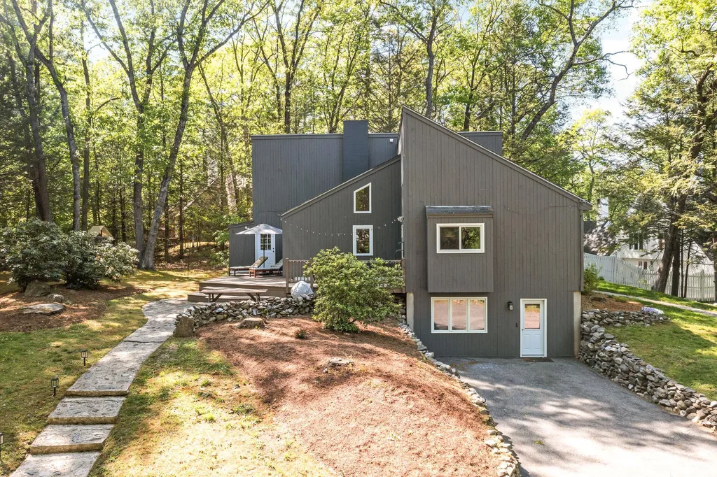 30 Shelburne Road Nashua NH 03063