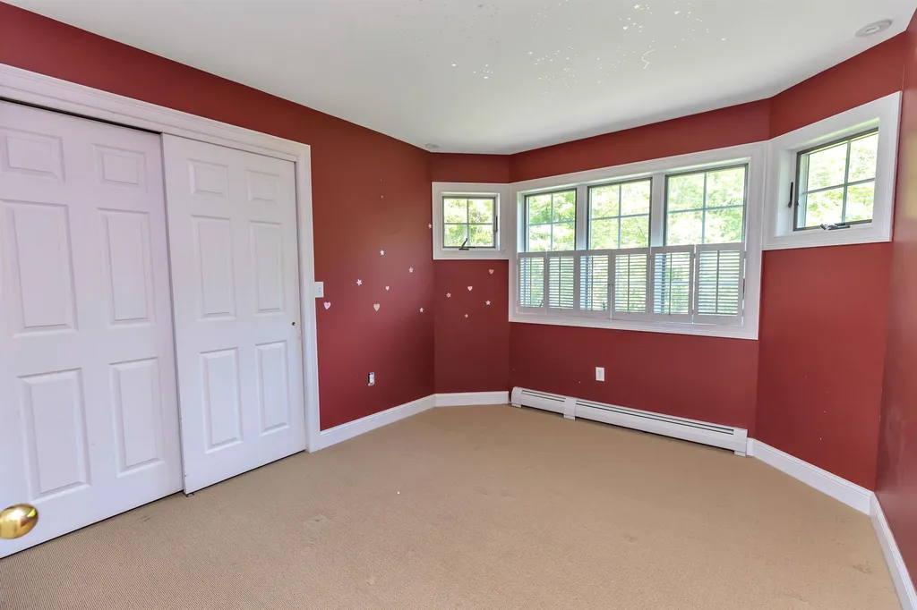 95 N Pepperell Road Hollis NH 03049