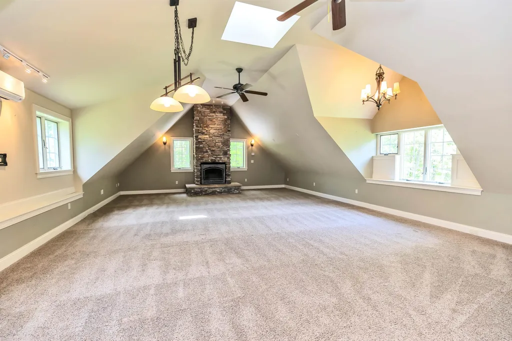 95 N Pepperell Road Hollis NH 03049