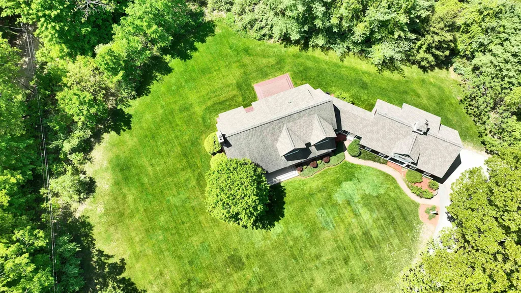 95 N Pepperell Road Hollis NH 03049