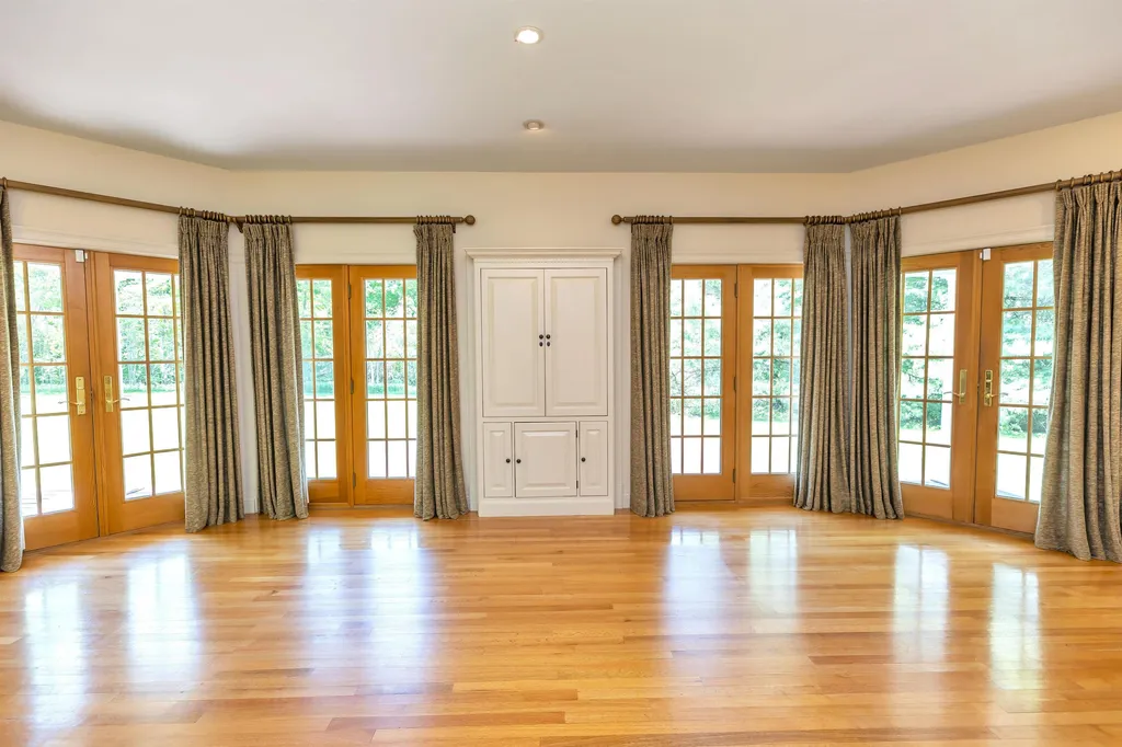 95 N Pepperell Road Hollis NH 03049