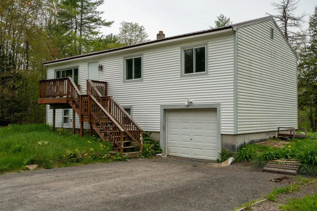 37 Als Drive Weare NH 03281