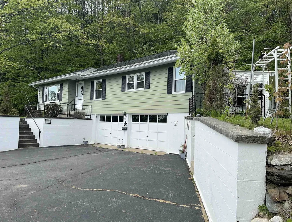 26 Twistback Road Claremont NH 03743