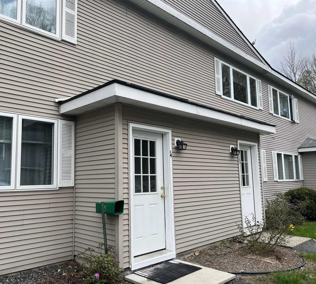 76 Colonial Drive Hartford VT 05001