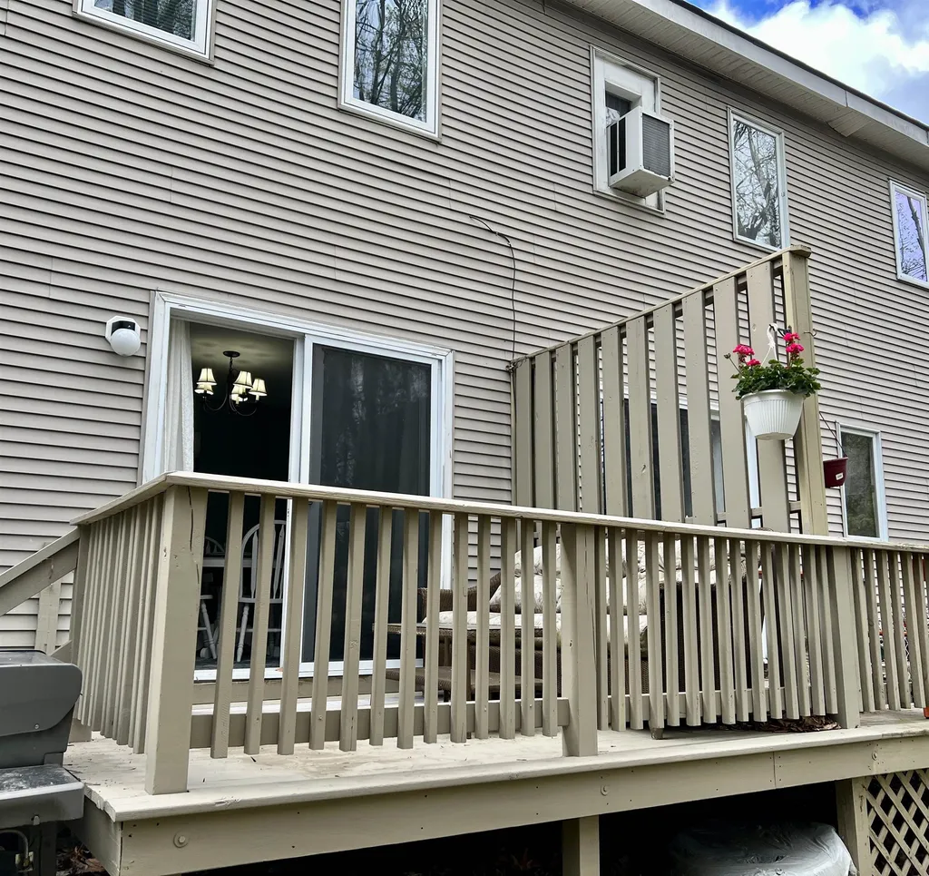 76 Colonial Drive Hartford VT 05001