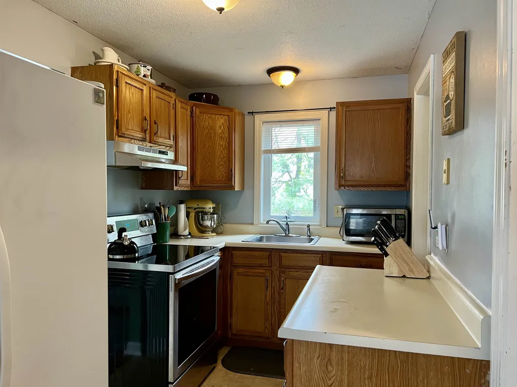76 Colonial Drive Hartford VT 05001