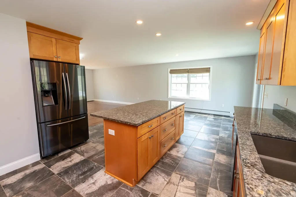 2b Griffin Road Londonderry NH 03053