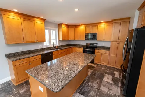 2b Griffin Road Londonderry NH 03053