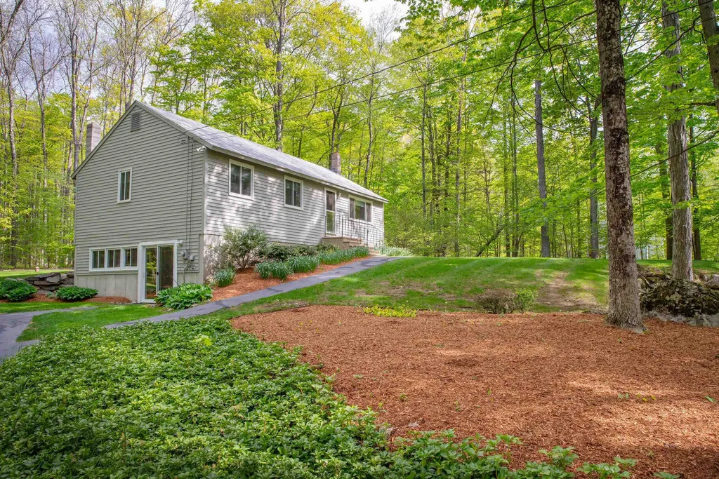 84 Candy Lane Danville NH 03819