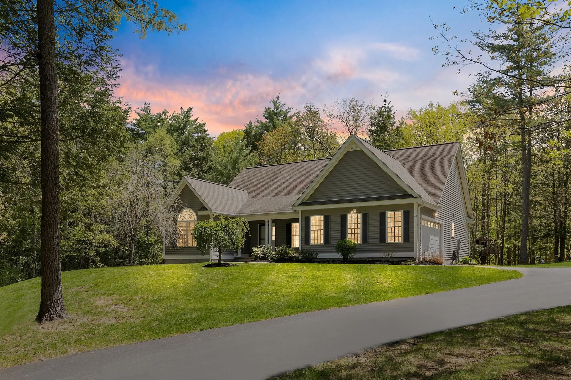 28 Molly Way Epping NH 03042