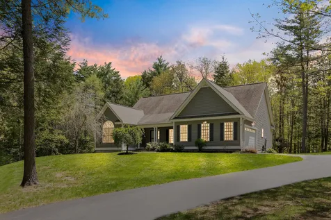 28 Molly Way Epping NH 03042