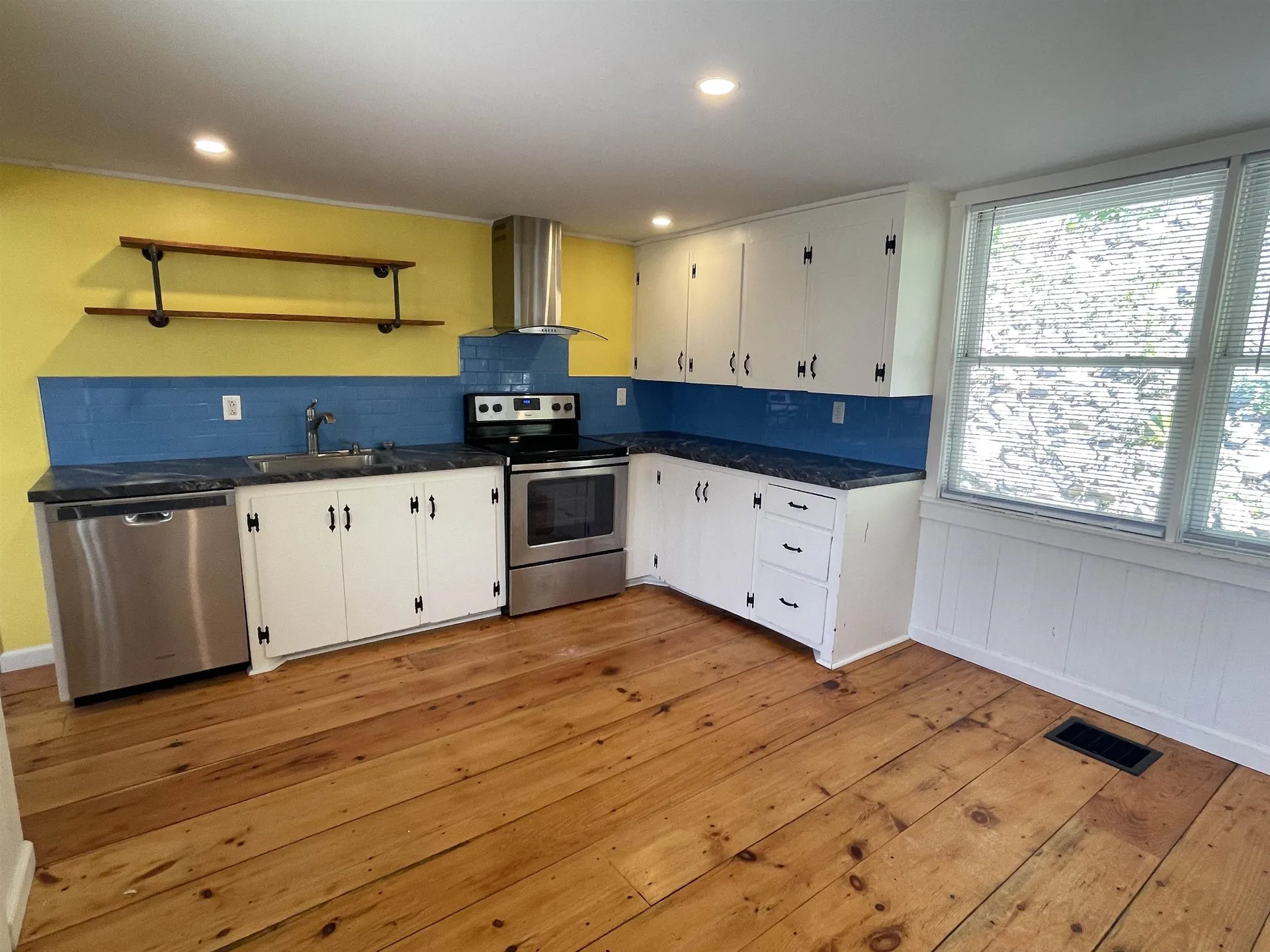21 East Bow Street Franklin NH 03235