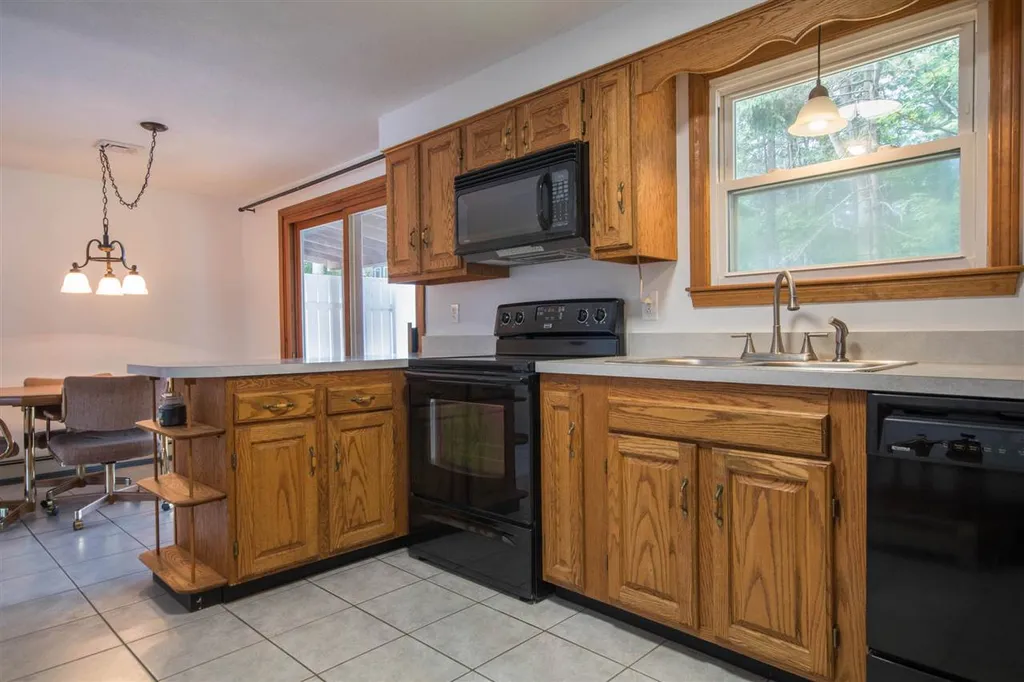 15 Ardon Drive Hooksett NH 03106