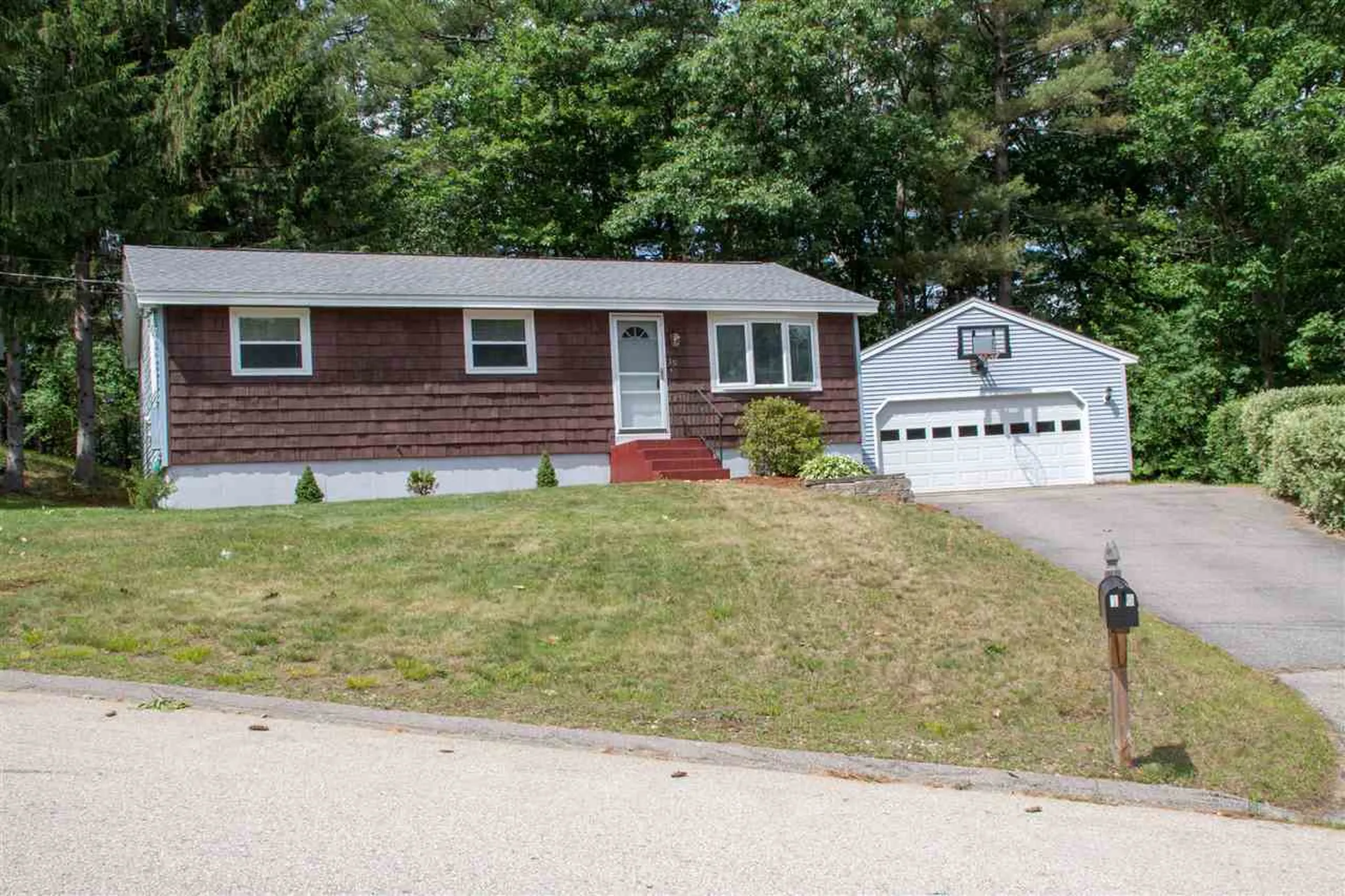 15 Ardon Drive Hooksett NH 03106