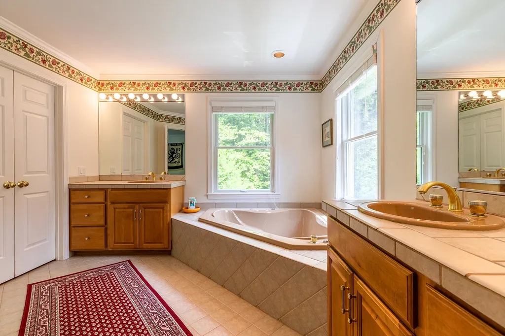 81 Bentley Road Hartford VT 05059