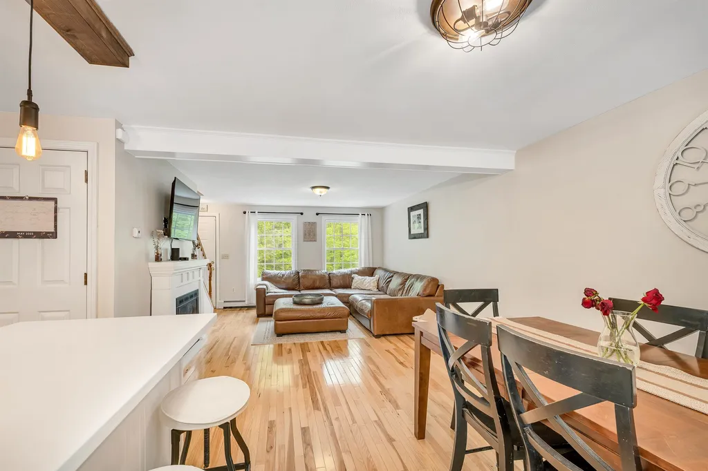 32 Friar Tuck Way Wolfeboro NH 03894