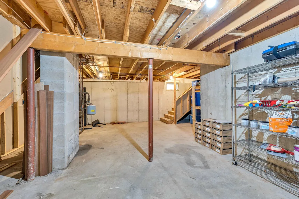 32 Friar Tuck Way Wolfeboro NH 03894