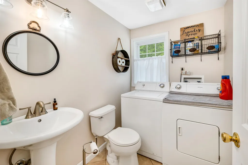 32 Friar Tuck Way Wolfeboro NH 03894