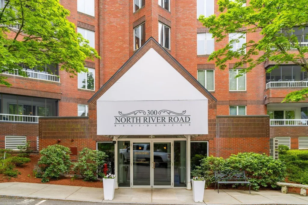 300 River Road Manchester NH 03104