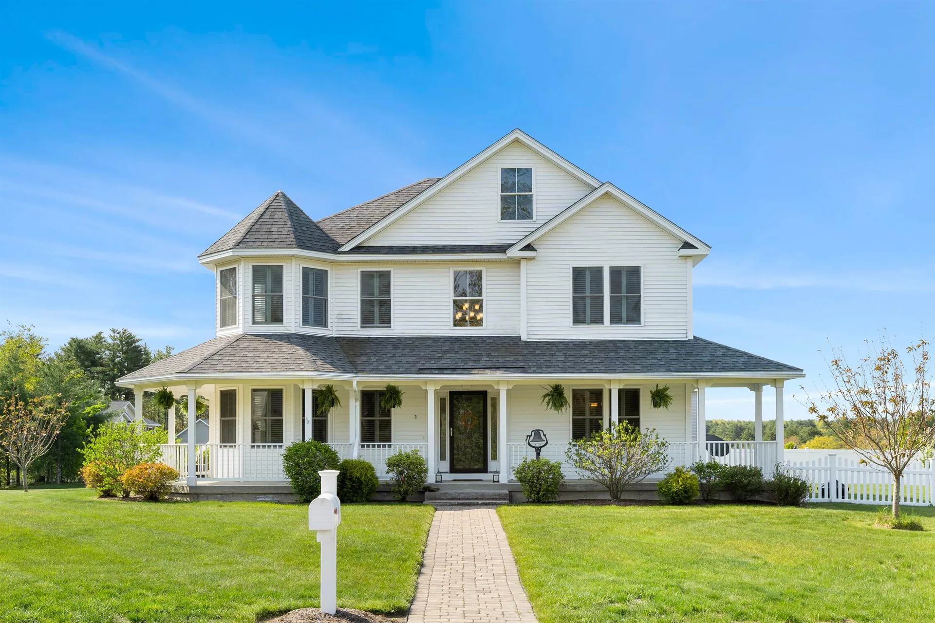 1 Bellflower Hollow Londonderry NH 03053