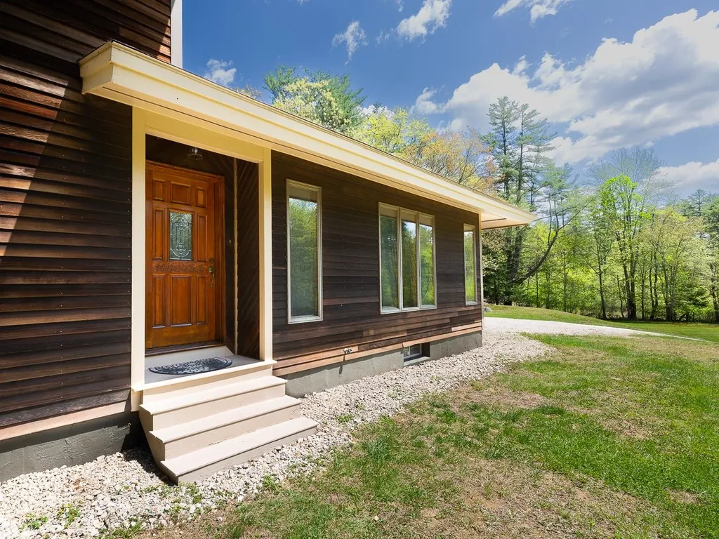 247 Tolend Road Barrington NH 03825