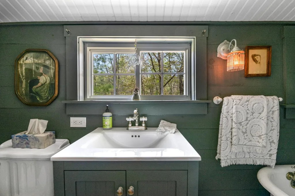24 Mcdonough Road Newport NH 03773
