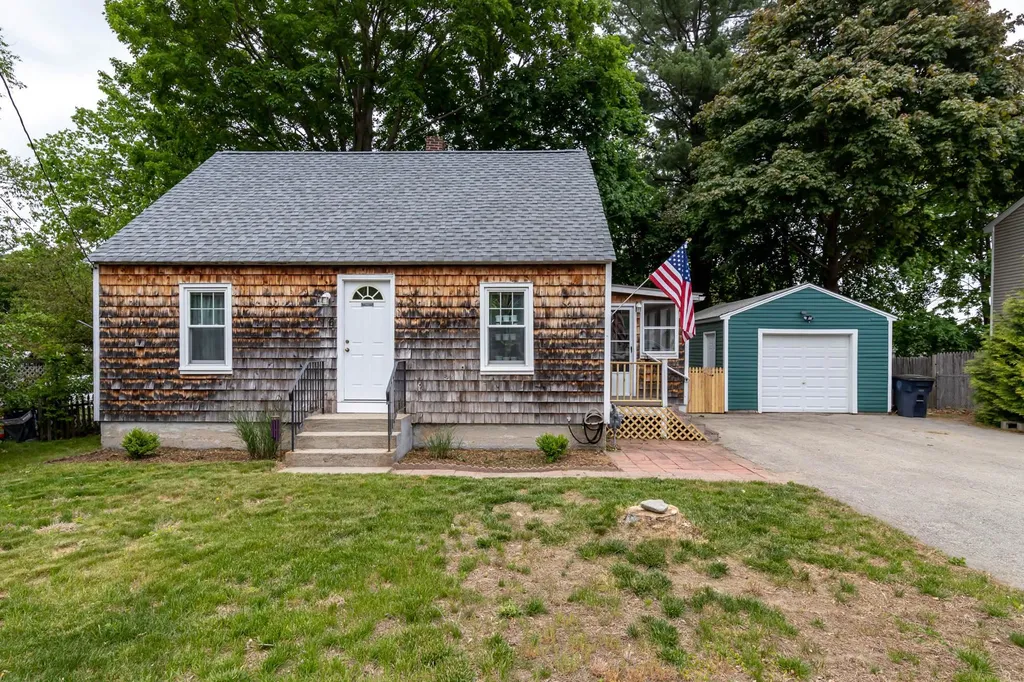 16 Bell Street Nashua NH 03064