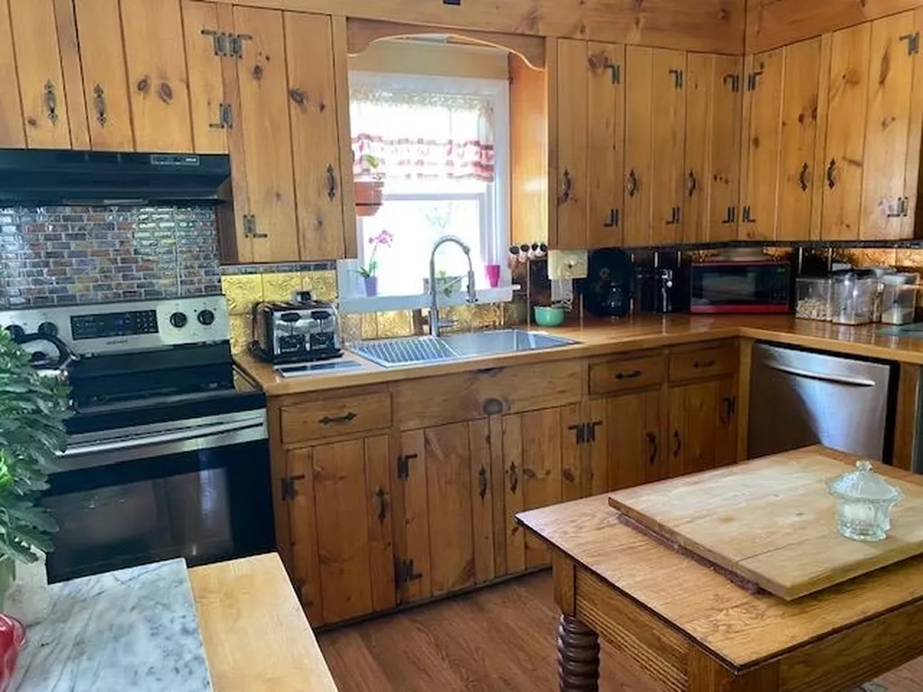 3 Perrotto Avenue Claremont NH 03743